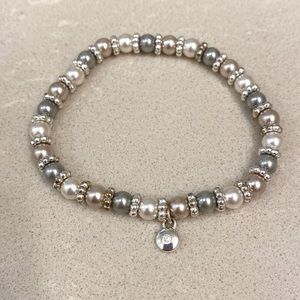 Pearl bracelet with charm